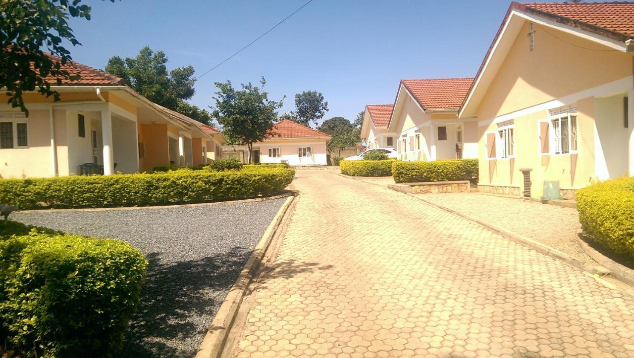 Corinya Serviced Apartments Entebbe Exterior photo